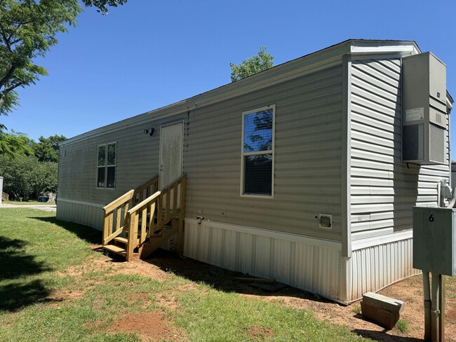 Building Photo - 2303 Highway 20