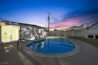 Building Photo - 4315 Ridgedale Ave