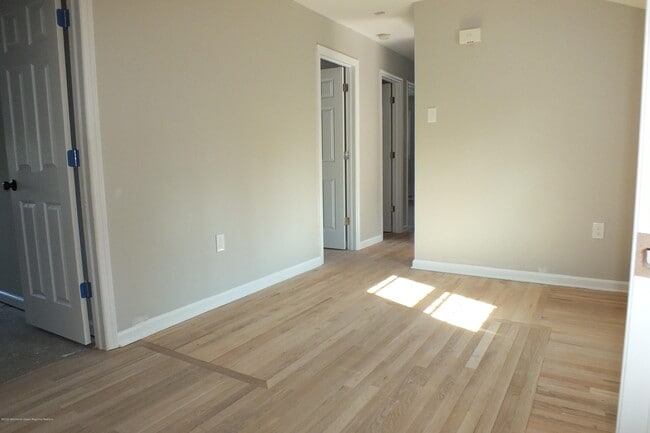 Building Photo - 609 Higgins Ave