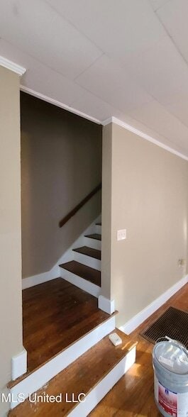 Building Photo - 327 Decelle St