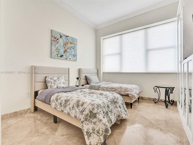 Foto del edificio - 3180 S Ocean Dr