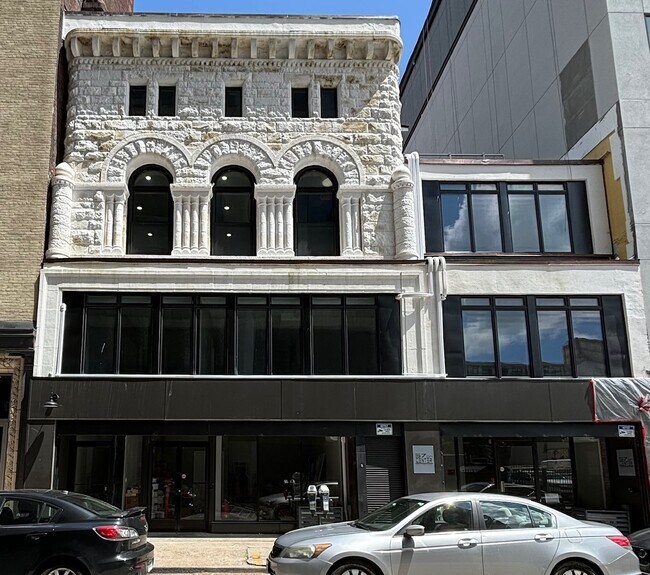 Building Photo - 37 Center St