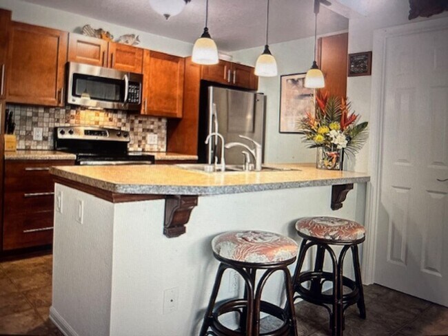 Building Photo - Fully Upgraded and Private 2 Bedroom Condo