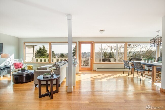 Foto del edificio - Large 4 Bedroom Magnolia Home