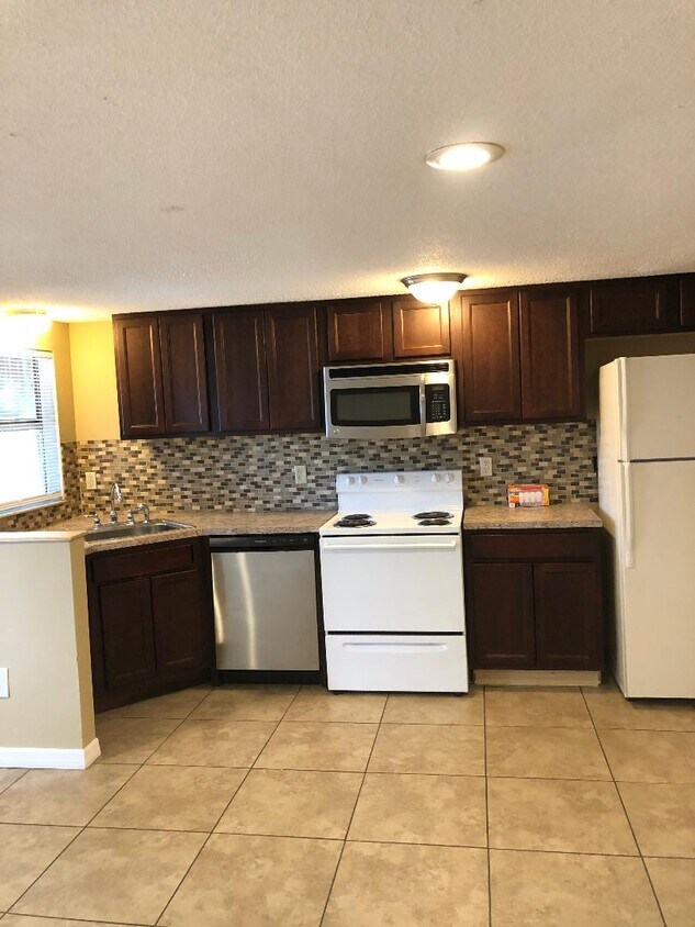 Kitchen - 5838 Gulf Dr