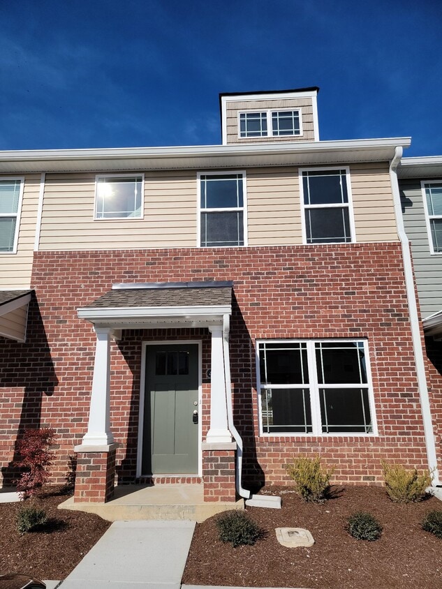 Building Photo - 2052 Sunflower Dr