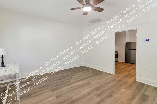 Foto del edificio - 826 E 6th St