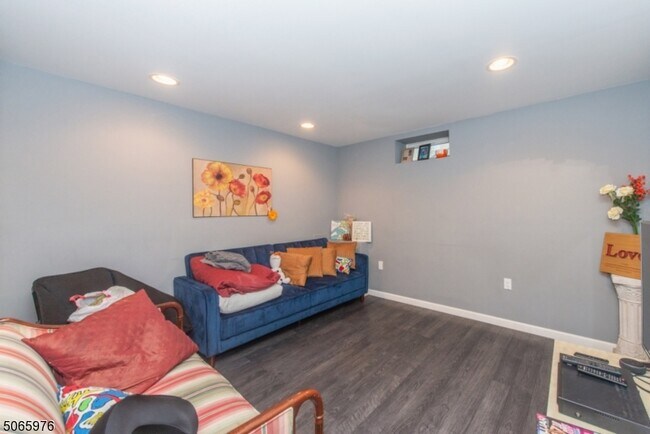 Building Photo - 313 Winding Hill Dr