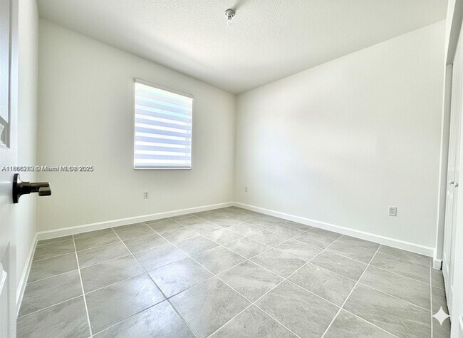 Foto del edificio - 2990 SE 23rd Ave