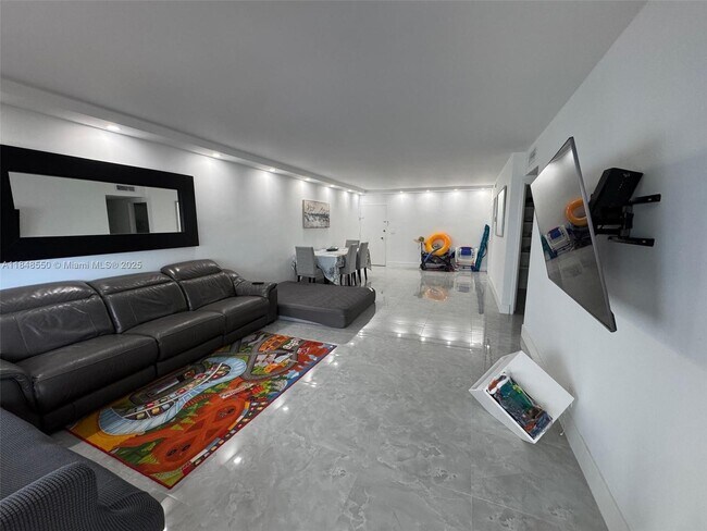 Foto del edificio - 9225 Collins Ave