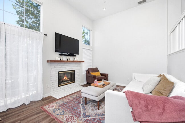 Foto del edificio - 10330 Wateridge Cir