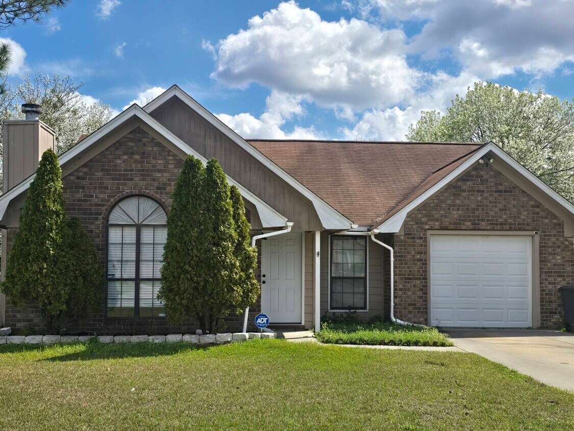 Foto del edificio - 905 Shady Ln