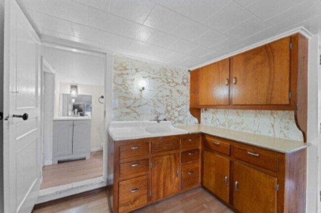 Foto del edificio - 503 W 5th Ave