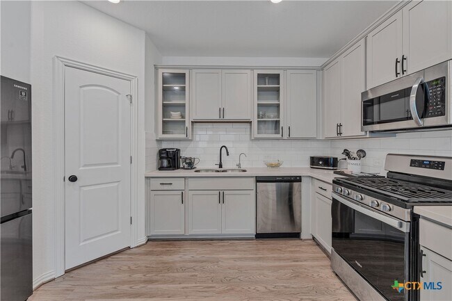 Foto del edificio - 1974 Flametree Ave