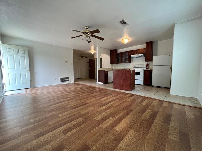 Foto del edificio - 4542 Otterbury Dr