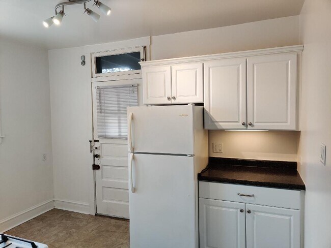 Building Photo - 4021 W Berteau Ave