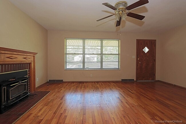 Building Photo - House Close To Campus- Available in July 2026