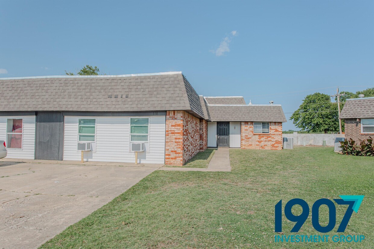 Primary Photo - 101 Crawford Ct