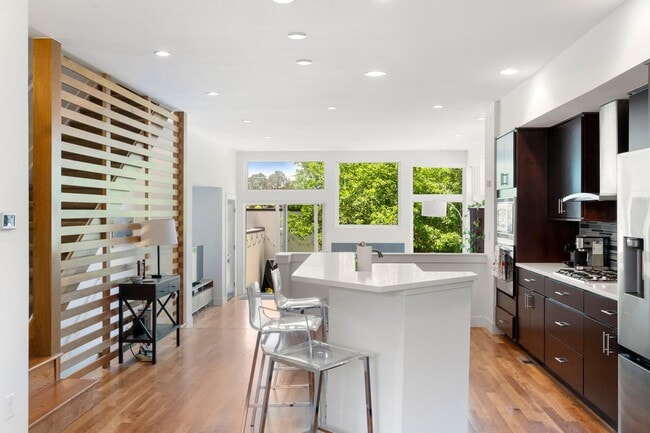 Building Photo - Modern 4BR/3.5BA Duplex with Finished Base...