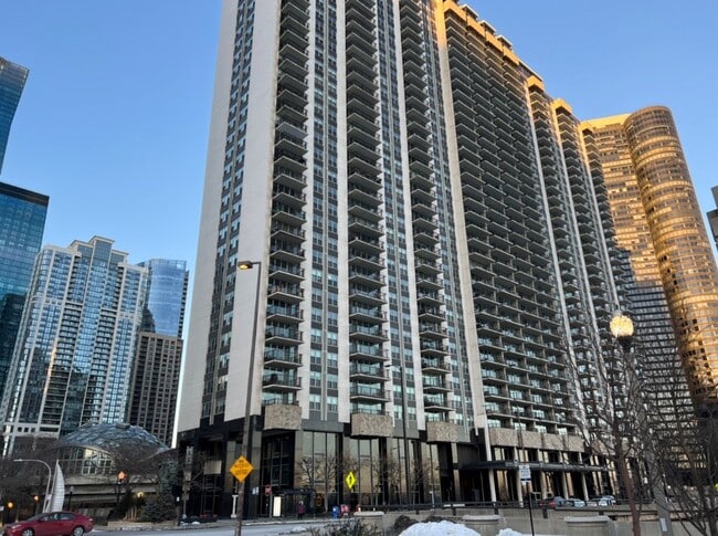 Building Photo - 400 E Randolph St