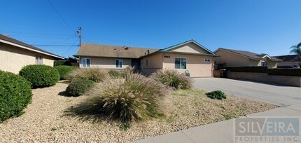 Building Photo - 1642 N Russell Ave