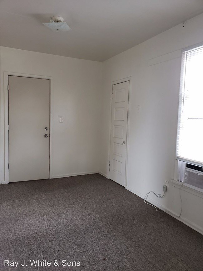 Building Photo - 317 3rd Ave