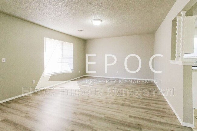 Building Photo - 304 W Silverwood Dr