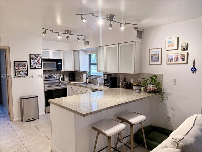Foto del edificio - 777 NE 62nd St