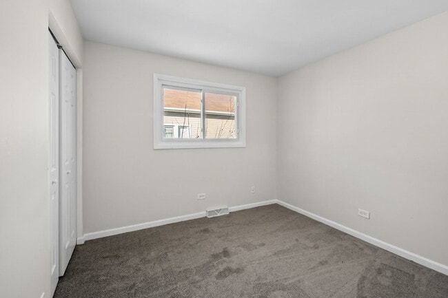 Building Photo - 10214 S La Salle St