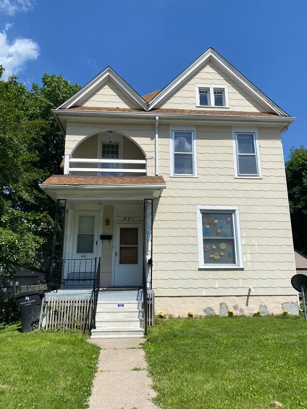 841 44th St Unit Upper, Rock Island, IL 61201 Apartments in Rock Island, IL