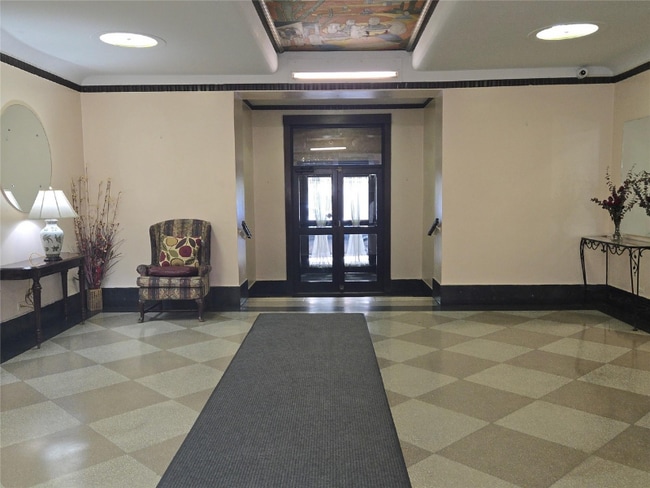 Foto del edificio - 55 E 190th St