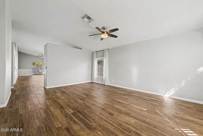 Foto del edificio - 1321 N Malibu Ln