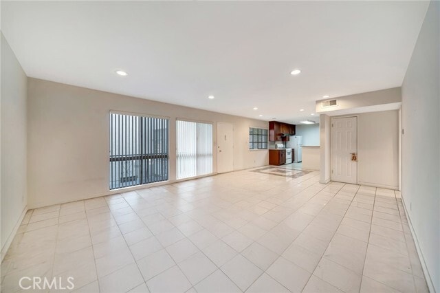 Building Photo - 5315 Zelzah Ave