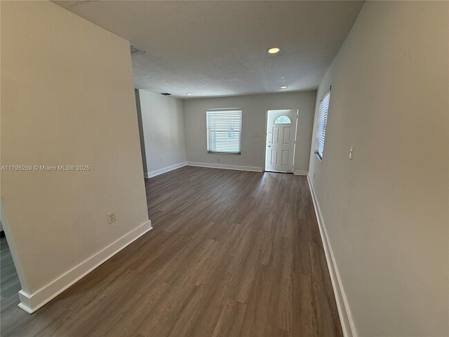 Foto del edificio - 1807 NW 33rd St