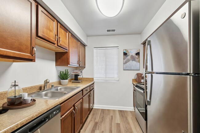 Building Photo - Poplar Glen