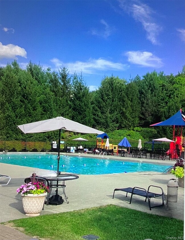 Foto del edificio - 620 Creekside Ln