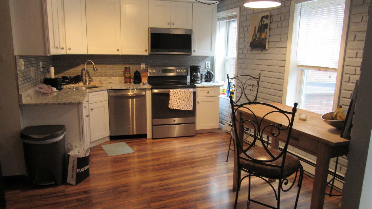 Primary Photo - 408 Hanover St
