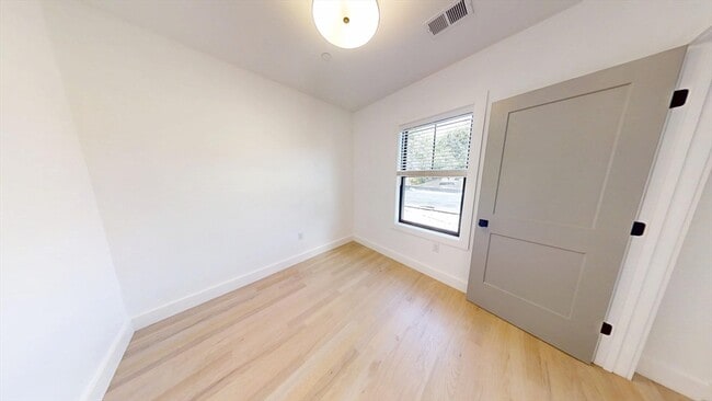 Foto del edificio - 52 Withington St