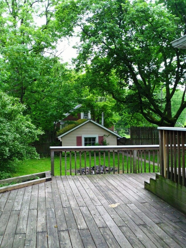Building Photo - Two Story House