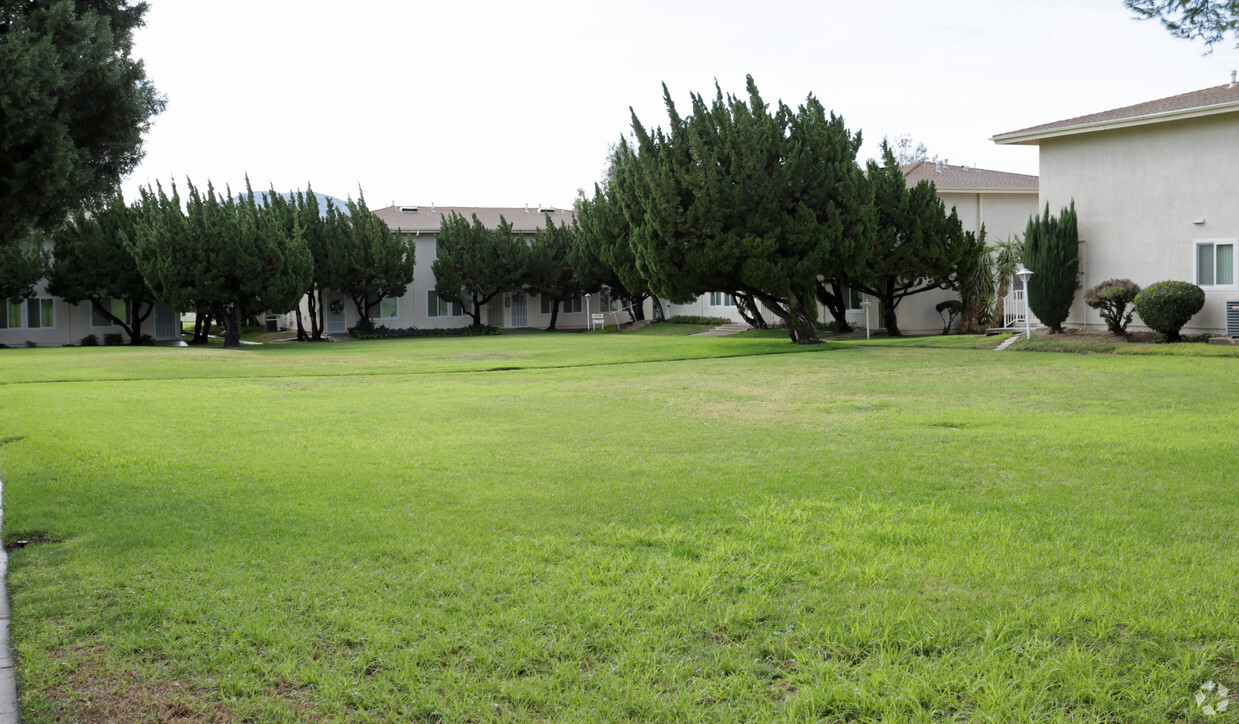 Building Photo - Fountain Village Apartments