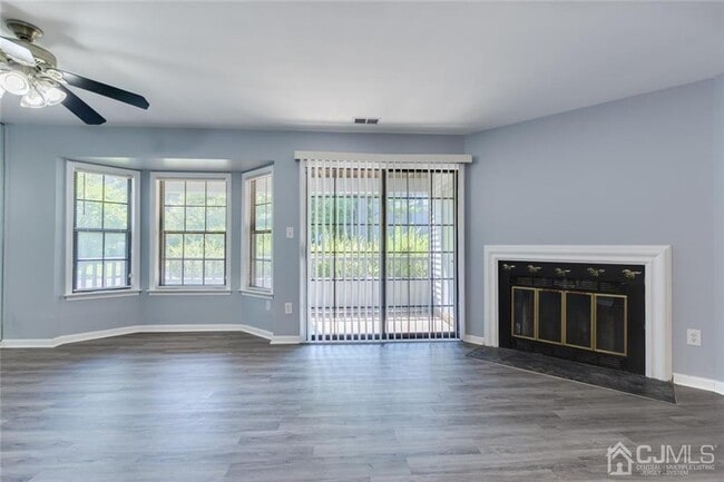Building Photo - 1204 Woodhaven Dr