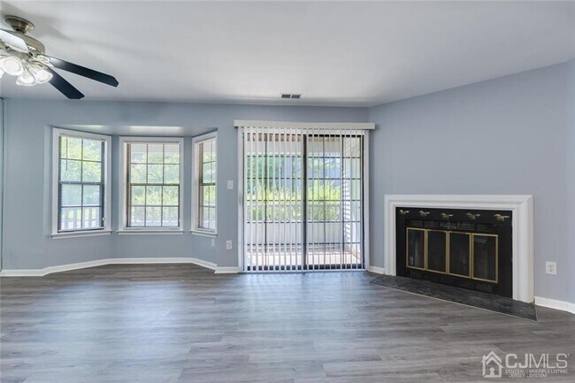 Foto del edificio - 1204 Woodhaven Dr