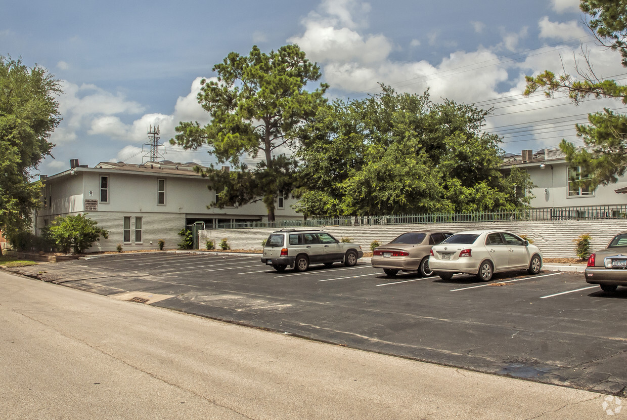 Foto del edificio - Willow Gardens Apartments