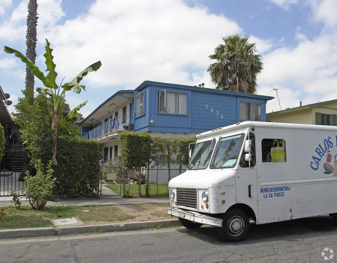 Foto del edificio - 5836 Willoughby Ave