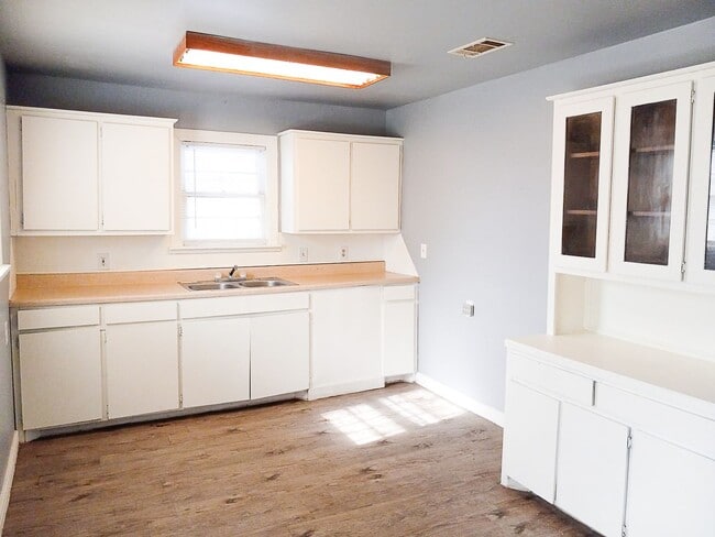 Foto del edificio - $0 First Month's Rent / $0 Deposit at Move-in