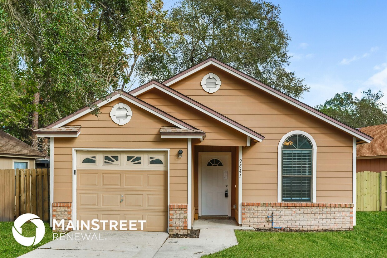 Primary Photo - 9845 Paddlewheel Dr W