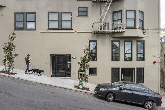 Building Photo - 2 bedroom in San Francisco CA 94131