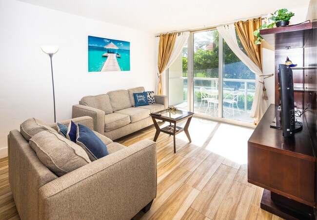 Foto del edificio - 19370 Collins Ave