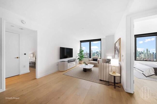 Building Photo - 3 Ct Square W