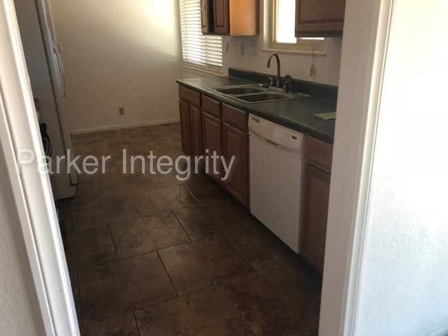 Building Photo - 4 Bedroom in Apple Valley